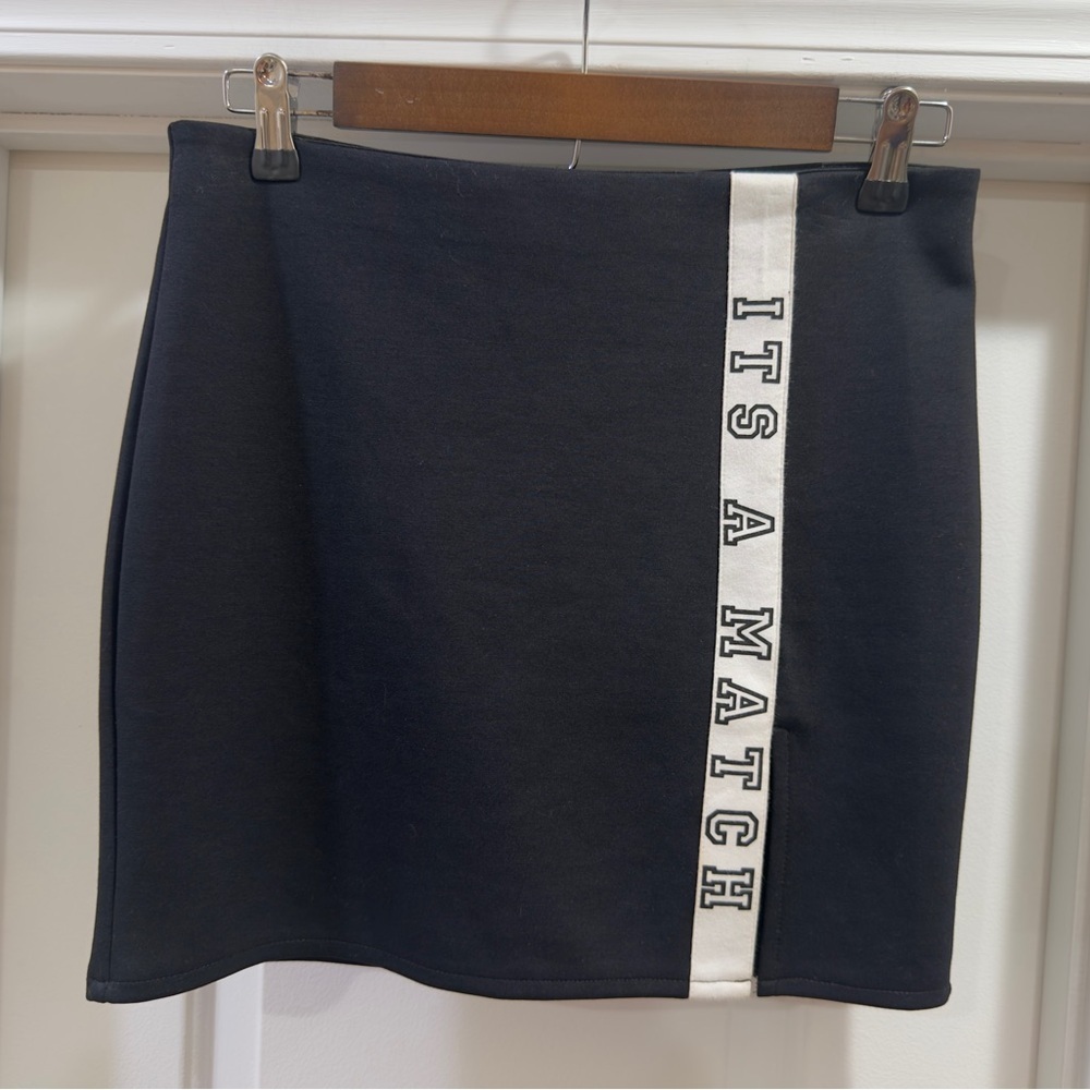 H&M Divided Its a Match Black Mini Skirt Size Small